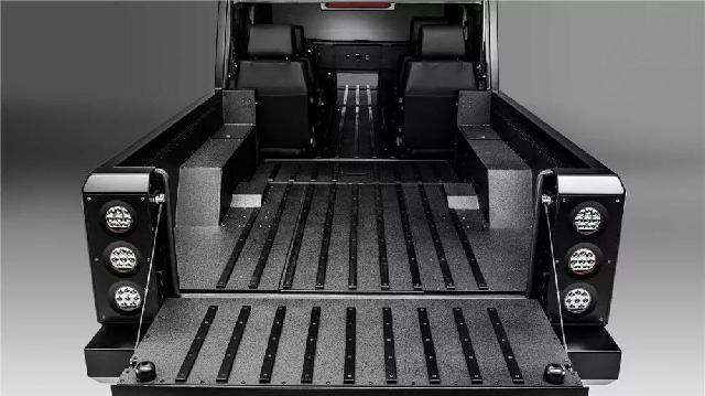 名车报：美国也有造车新势力，还造出一台“上世纪”的电动皮卡