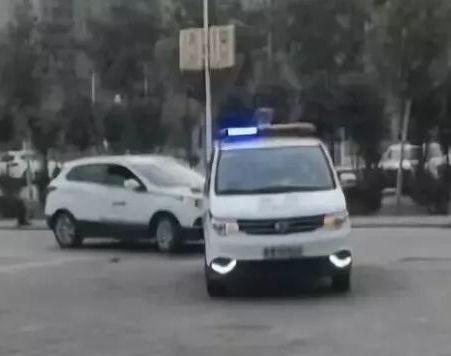 禹州市一老人因心脏病突发，警车开道一路“绿灯”，结果得救了