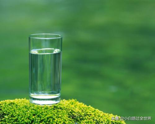 #老蒋书房#情感测试:感觉哪杯水最好喝，测你什么年龄才会显老？
