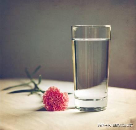 #老蒋书房#情感测试:感觉哪杯水最好喝，测你什么年龄才会显老？