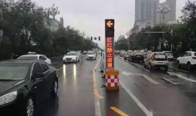 #爱过挨过#交警强调：“借道左转车道”正式实行，走错扣6分罚200元