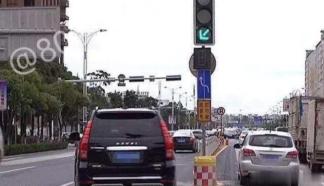 #爱过挨过#交警强调：“借道左转车道”正式实行，走错扣6分罚200元