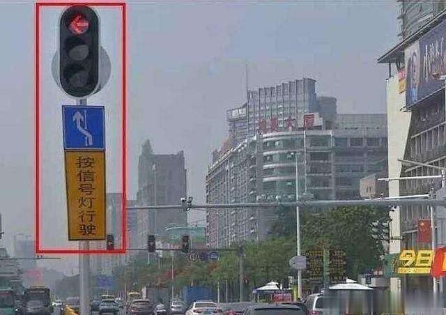 #爱过挨过#交警强调：“借道左转车道”正式实行，走错扣6分罚200元