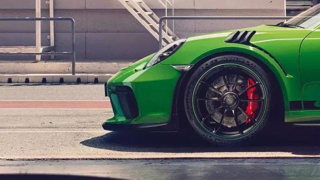 汽车资讯@为什么跑车的轮胎比较薄？