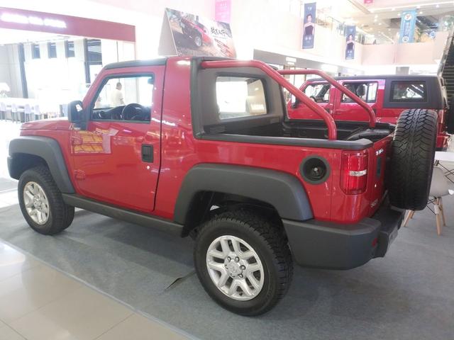 [汽车资讯]这辆粗糙的越野大玩具买车还不用摇号，体验皮卡版北京BJ40