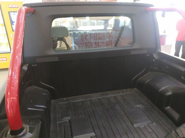 [汽车资讯]这辆粗糙的越野大玩具买车还不用摇号，体验皮卡版北京BJ40