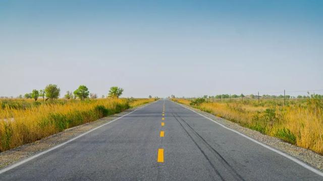 [走吧自驾游]中国这条高速公路，不输美国66号公路，比318好走，景色绝美