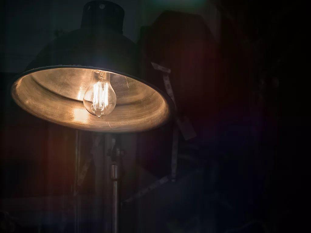 #中原作家群#在幻变的生命里，岁月，原来是最大的小偷！