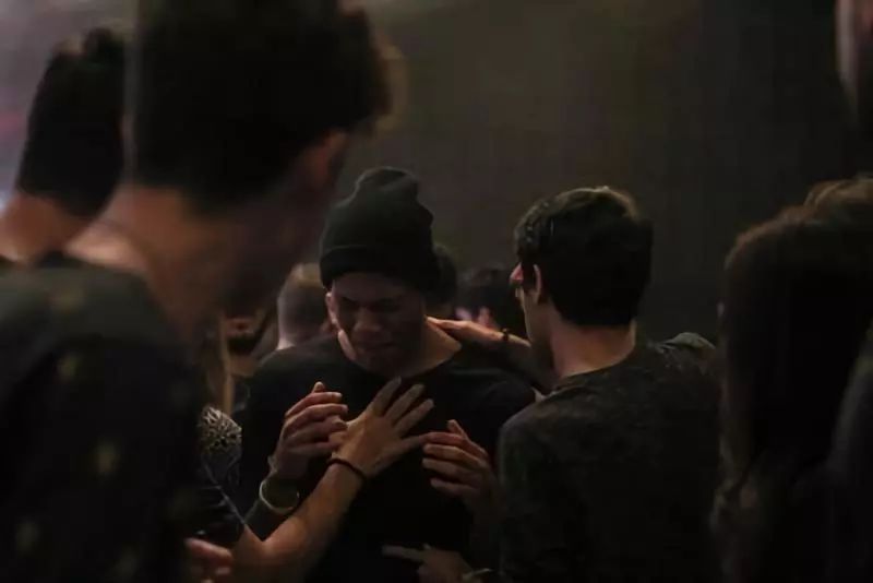 「情感文艺短句」一个人熬过了所有的苦 就懂了