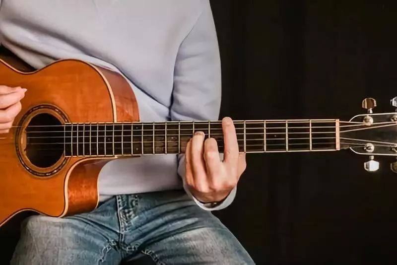 「情感文艺短句」一个人熬过了所有的苦 就懂了