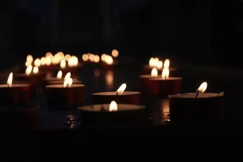 「情感文艺短句」一个人熬过了所有的苦 就懂了