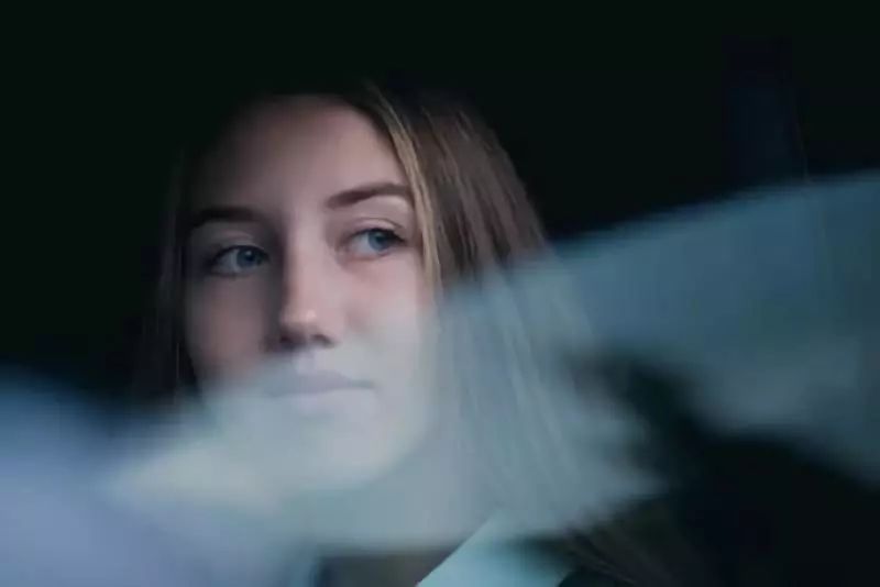 「情感文艺短句」一个人熬过了所有的苦 就懂了