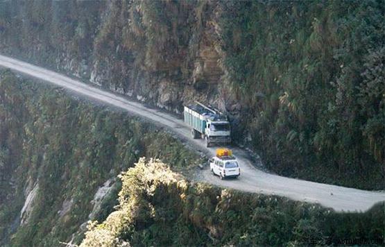 全球第一夺命公路，最宽处仅有3米宽，每年至少300人死于交通