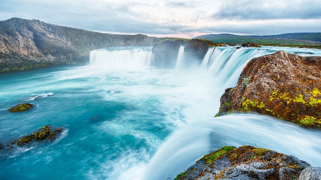 「依美娱乐」几句伤感系爱情语录，精辟耐回味，送给深夜孤独的自己