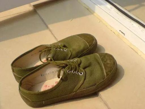 「校园留声机」心理测试：你最不舍得扔下面哪双鞋？测试你还要多久才能转运