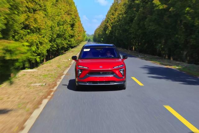 乘车御剑@5.6秒破百，中国最NB中型SUV之一“入门版”来了