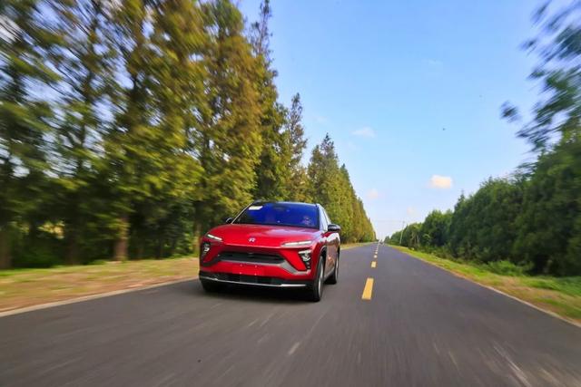 乘车御剑@5.6秒破百，中国最NB中型SUV之一“入门版”来了