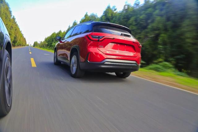 乘车御剑@5.6秒破百，中国最NB中型SUV之一“入门版”来了