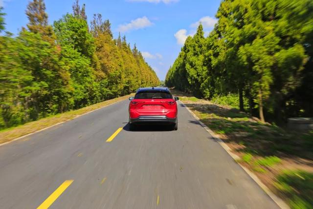 乘车御剑@5.6秒破百，中国最NB中型SUV之一“入门版”来了