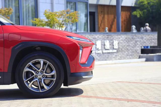 乘车御剑@5.6秒破百，中国最NB中型SUV之一“入门版”来了