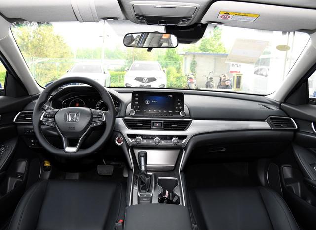 「阿川说车」这三款被誉为“爸爸”车，中年人最爱，大众榜上有名