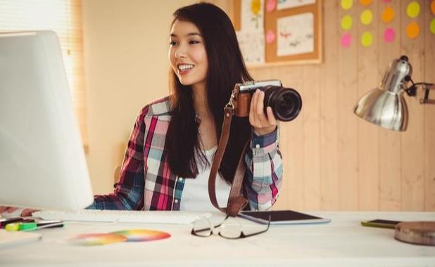 「小辉唠情感」50岁左右的女人，喜欢多大年纪的男人？看看女人的心里话