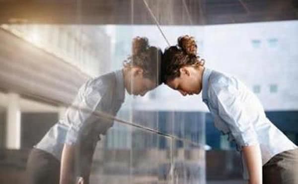 白月光u@95后的工作现状，不带简历面试，辞职直接走工作不交接，合适吗？