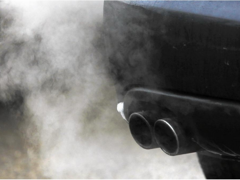 「汽车之家」你还敢原地热车吗？老司机：热车超过这个时间危害非常大