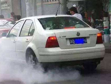 「汽车之家」你还敢原地热车吗？老司机：热车超过这个时间危害非常大