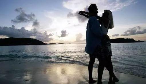 [学做精致女人]男人接吻时有以下动作，说明爱你入骨