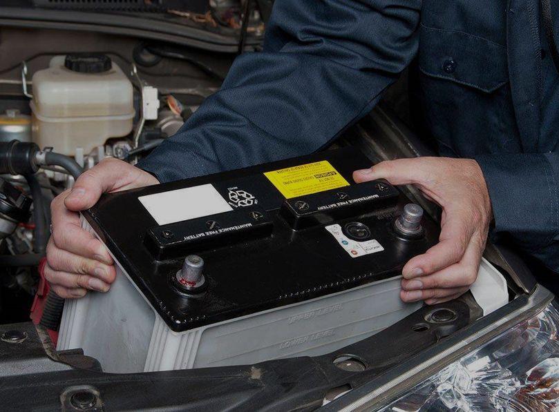 「汽车姐小王」谁说汽车电瓶的寿命只有两年，如果保养得好寿命可延长一倍