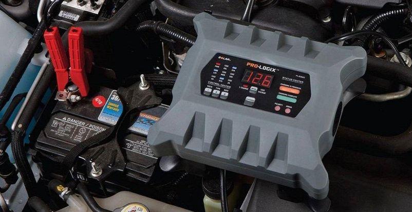 「汽车姐小王」谁说汽车电瓶的寿命只有两年，如果保养得好寿命可延长一倍