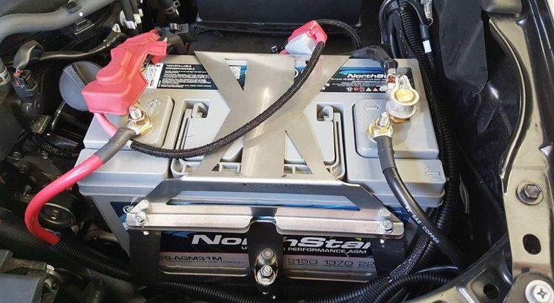 「汽车姐小王」谁说汽车电瓶的寿命只有两年，如果保养得好寿命可延长一倍