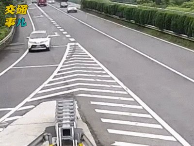 泰安高速交警@一组动图警示你：高速错过出口不要错上加错！一旦遭遇险情牢记“让速不让道”