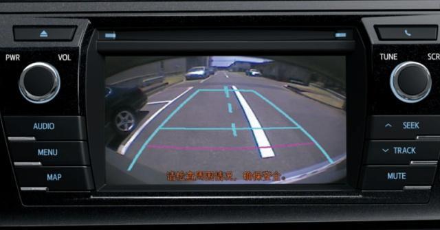 九零后聊车■为什么新手用倒车影像来倒车，却遭到老司机极力反对？原因很简单