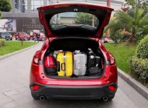 [九零后聊车]汽车后备箱“4不放”，很多人的车上都有，现在知道还不算晚