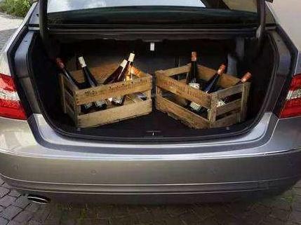 [九零后聊车]汽车后备箱“4不放”，很多人的车上都有，现在知道还不算晚