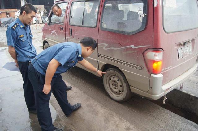 持刀书生@曾经风靡一时的东方小康面包车为何现在都看不见了？老司机告诉你