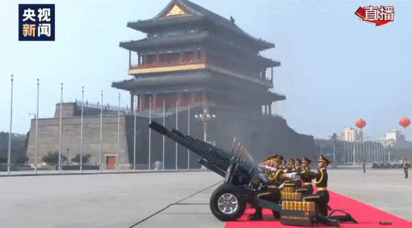 心理观察家：国庆大会的7万和平鸽 借…借的？