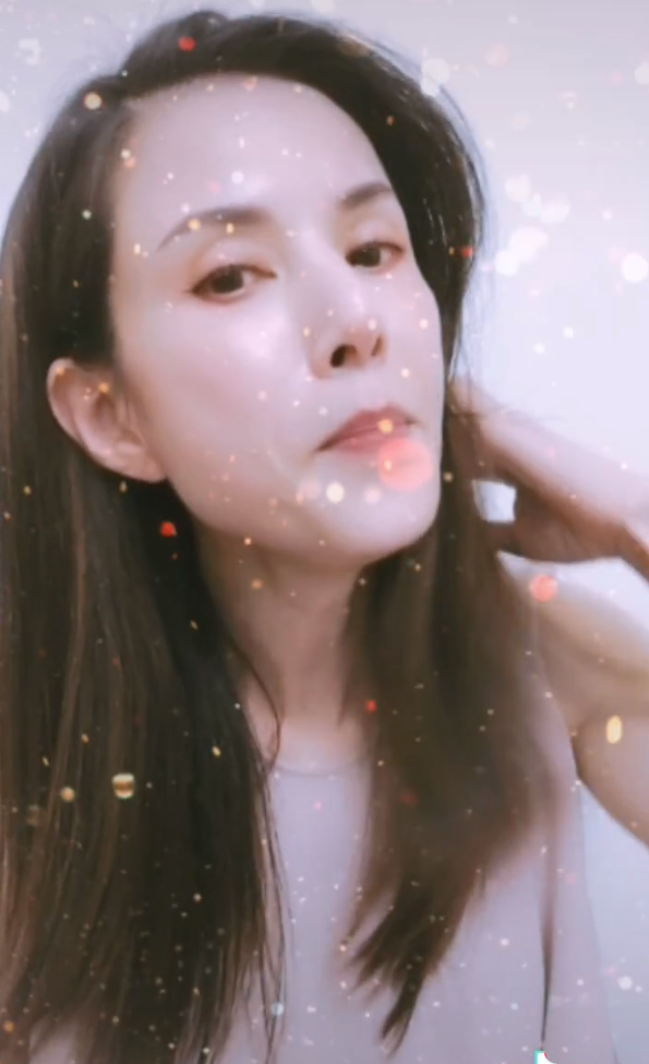 李若彤发布抖音视频，瘦脸特效更惊艳，网友：真例外呢！