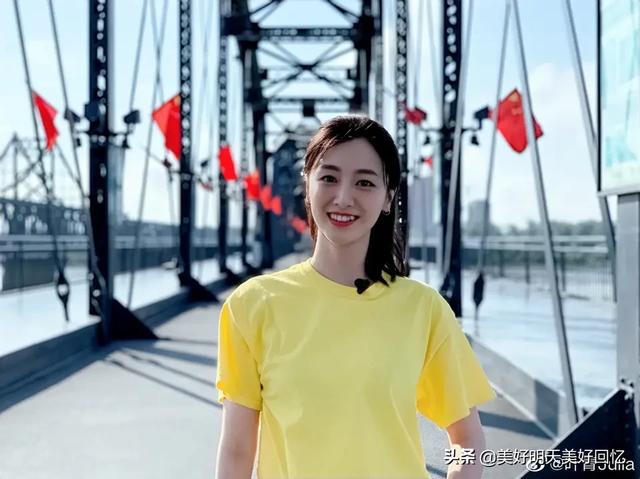 #小莉情感励志说#沉默，是一个人最大的哭声；微笑，是一个人最好的伪装。