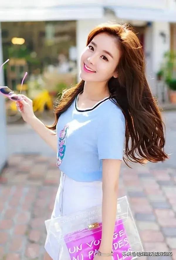 #小莉情感励志说#沉默，是一个人最大的哭声；微笑，是一个人最好的伪装。