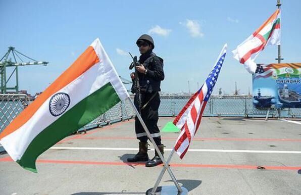 印度军舰穿越南海，..准航母出海相迎，三国军舰在海上展开较量