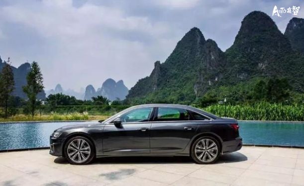 「上馨传媒」34万左右的奥迪A6L，内饰三块屏幕科技感十足