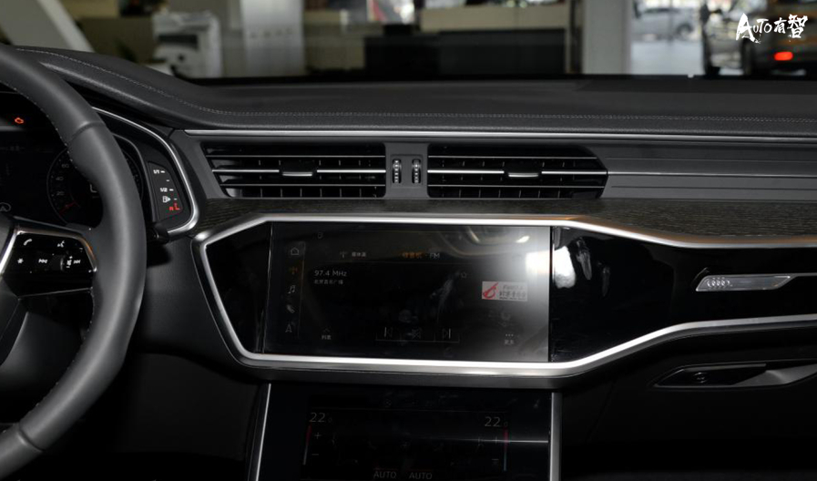 「上馨传媒」34万左右的奥迪A6L，内饰三块屏幕科技感十足