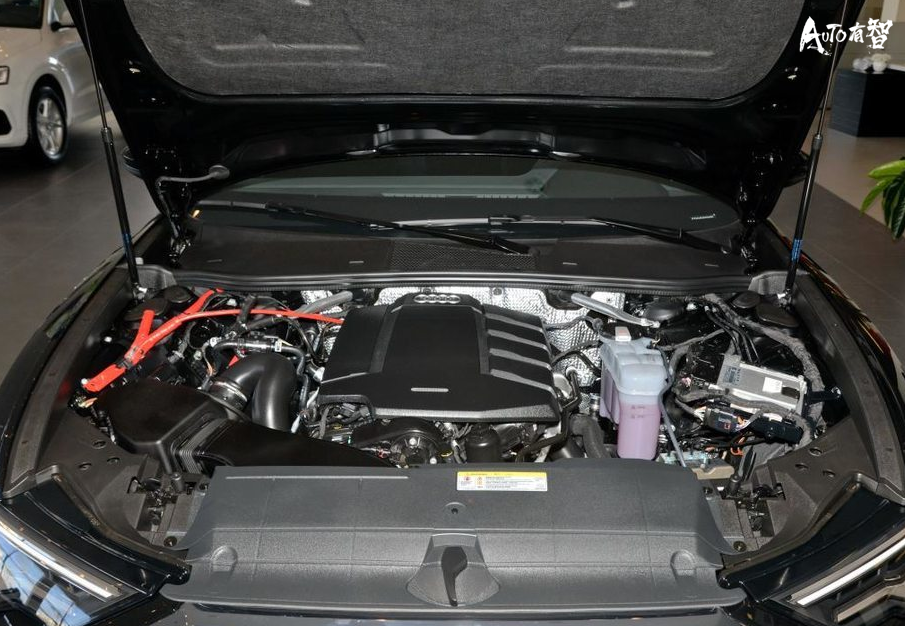 「上馨传媒」34万左右的奥迪A6L，内饰三块屏幕科技感十足