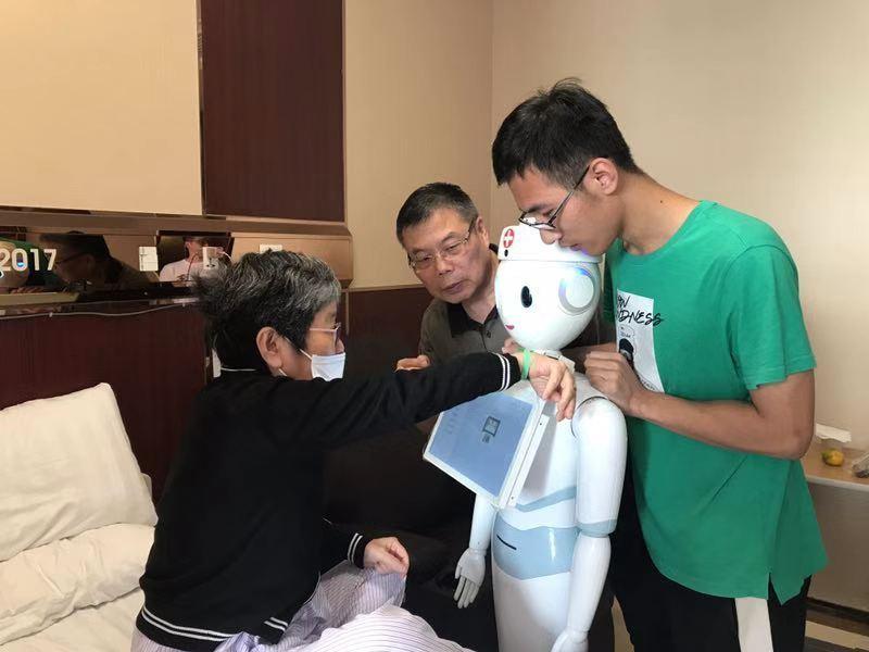 又是AI，又是5G，沪上首个智慧住院服务机器人来了！