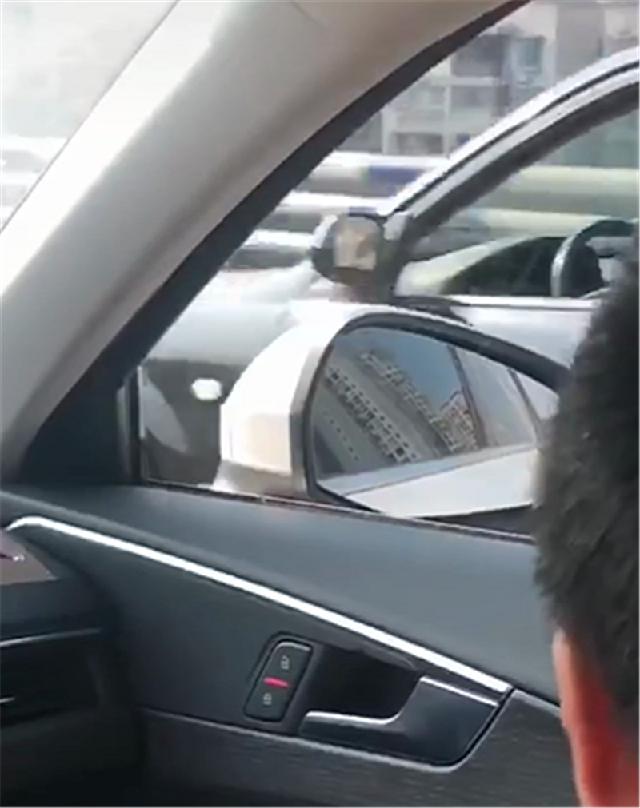 「柠檬论车」“最贵”海马福美来现重庆，牌值230万，车价仅8万，牌比车贵