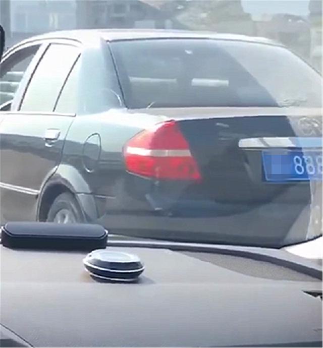 「柠檬论车」“最贵”海马福美来现重庆，牌值230万，车价仅8万，牌比车贵