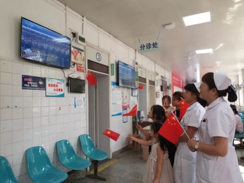 心系祖国 | 卫生健康系统组织干部职工观看庆祝新中国成立70周年大会